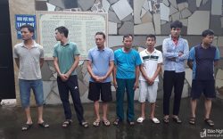 Bắt giữ 7 con bạc đánh liêng giữa trưa trong xưởng đá ở Nghệ An