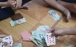 Lực lượng công an bắt quả tang 3 cán bộ xã tham gia đánh bài ăn tiền