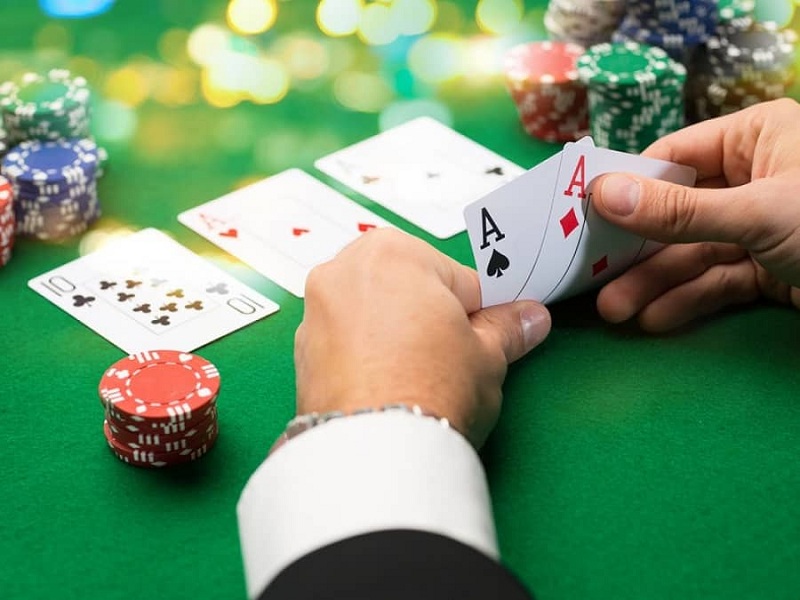 Kinh nghiệm quản lý vốn poker thông minh để không cháy túi khi chơi