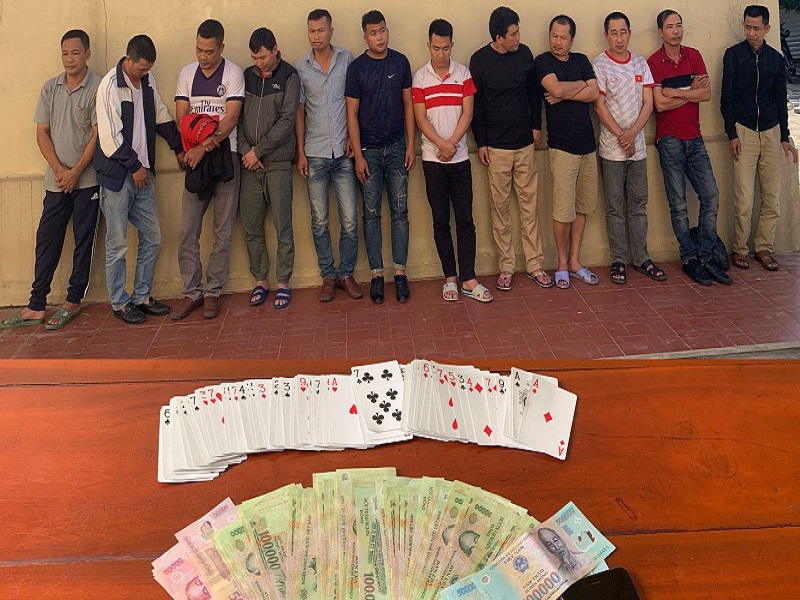 Bắt 12 đối tượng tham gia đánh bạc tại tỉnh Thanh Hóa