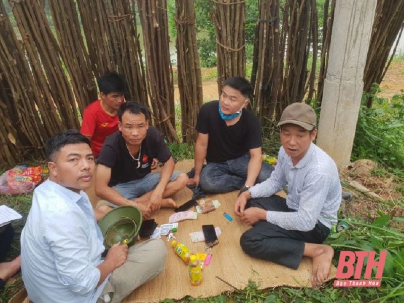 Bắt giữ 13 đối tượng đánh bạc tại huyện Thạch Thành