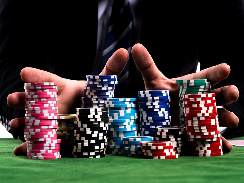 Bắt giữ 18 đối tượng có hành vi tham gia đánh bạc