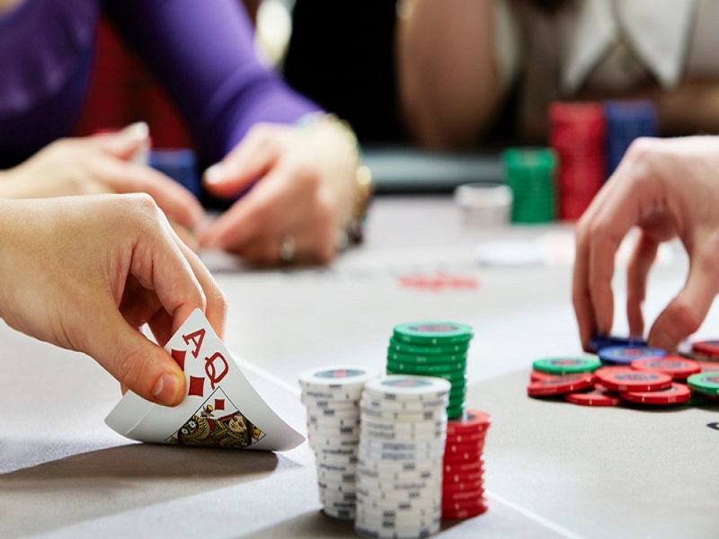 Tham gia chơi poker có kiếm tiền được không?