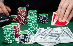 Tìm hiểu về 4 cách chơi bài Poker online và cách đối phó với đối thủ
