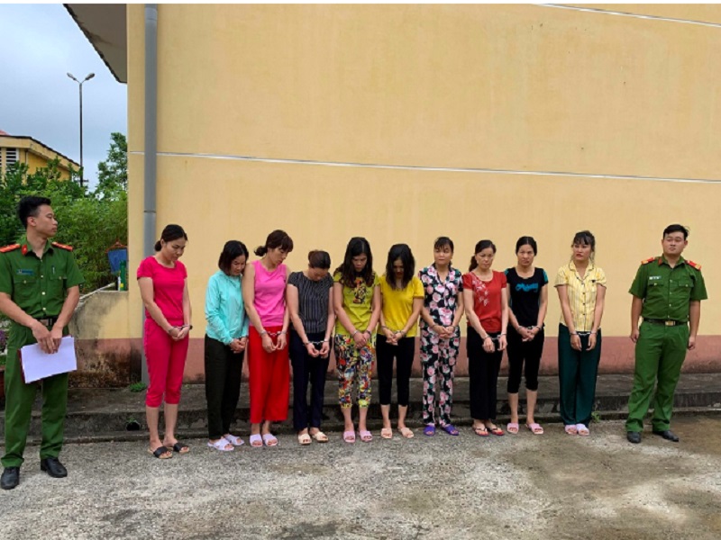 Bắt quả tang 10 kiều nữ xứ Lạng đang say sưa sát phạt