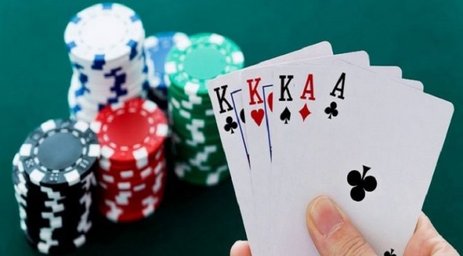 Hướng dẫn cách chơi poker - Luật đánh bài Poker cơ bản