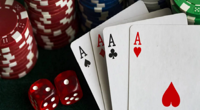 Tại sao bài Poker không phải là một trò chơi đỏ đen?