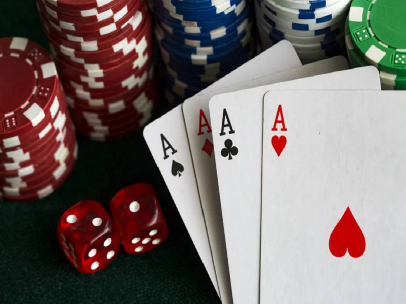 Tại sao bài Poker không phải là một trò chơi đỏ đen?
