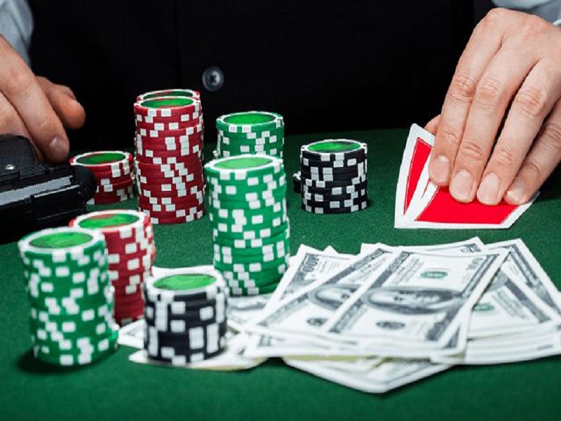 Chơi Poker với đôi nhỏ thì bạn nên xử lý như thế nào?