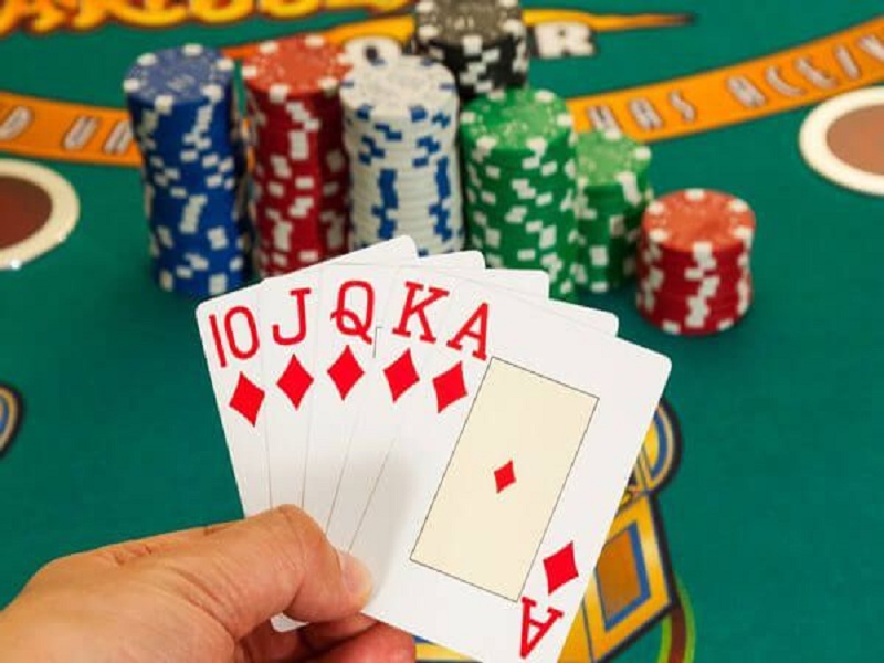 Lợi ích từ việc phân tích ván đấu trong game Poker online