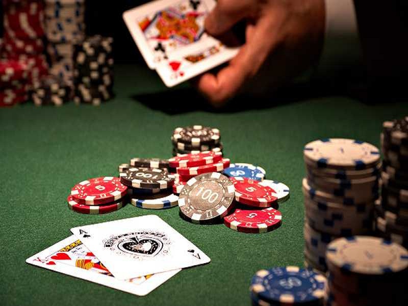 Vì sao cần phải chủ động trong Poker? Lợi thế của thế chủ động