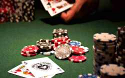 Vị trí tương quan trong Poker là gì? Đánh giá vị trí tương quan chi tiết