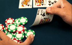 Hướng dẫn cách chơi Poker với việc sở hữu A-K trong tay