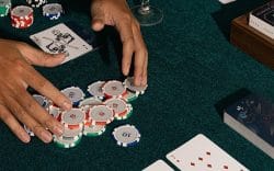 Hướng dẫn về cách đọc bài Poker, phán đoán bài đối thủ